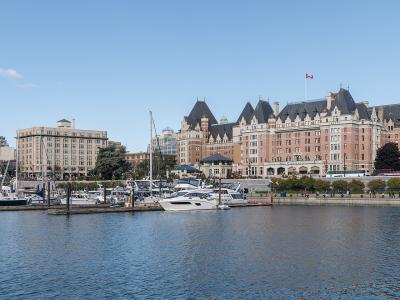The Fairmont Empress hotel and the Inner Harbour marina in Victoria, British Columbia, under a clear sky