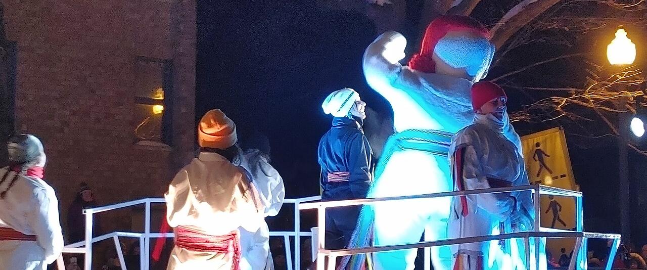 Bonhomme Carnaval waving from a float at the Québec Winter Carnival night parade