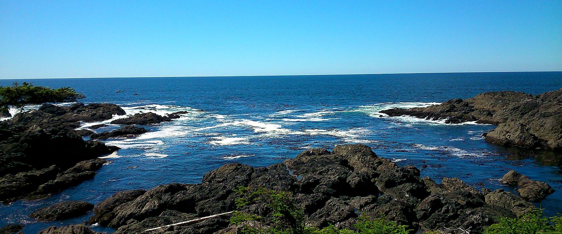 Rocky coast seen from the Wild Pacific Trail in Ucluelet