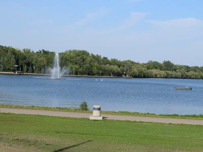 Wascana Lake and its fountain in Wascana Centre, Regina