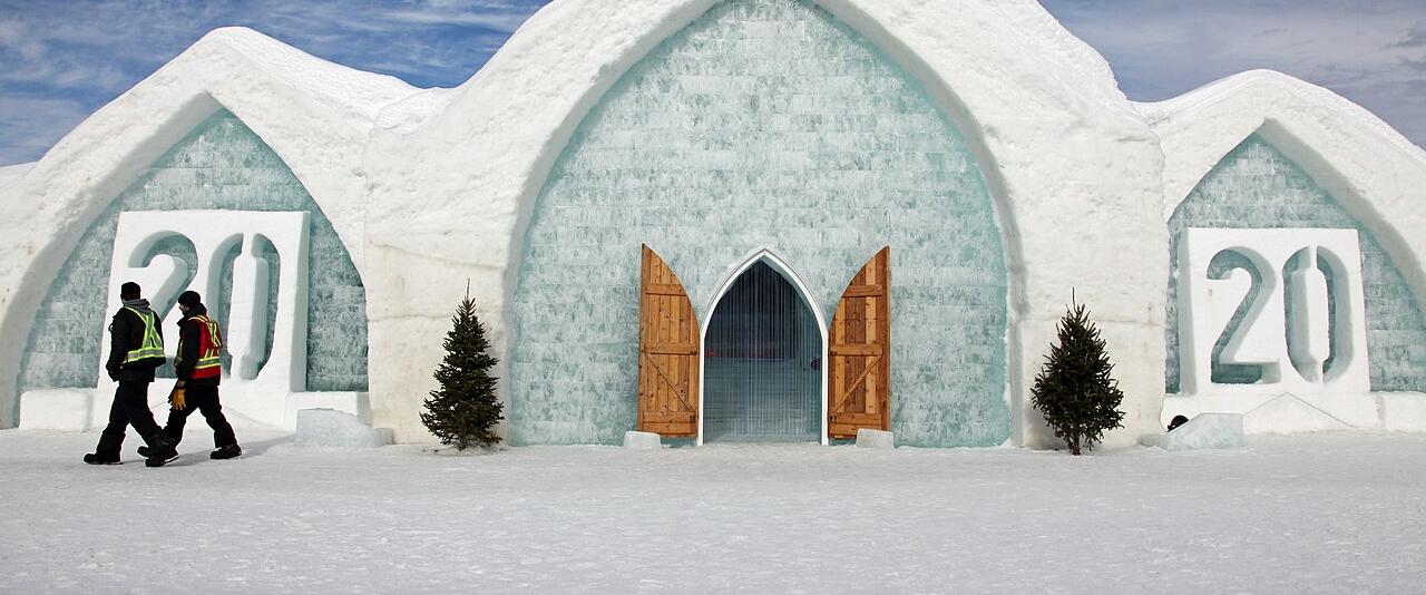 Entrance arches of the Hôtel de Glace ice hotel at Valcartier near Québec City
