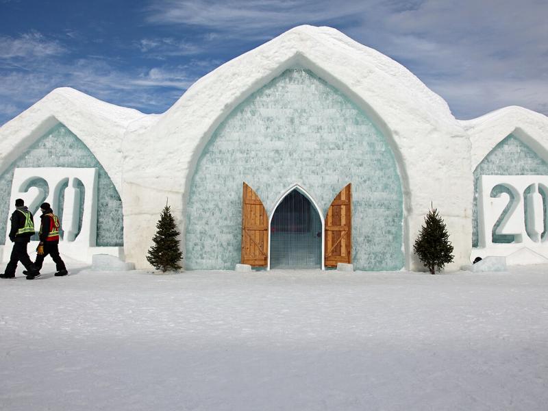 Entrance arches of the Hôtel de Glace ice hotel at Valcartier near Québec City