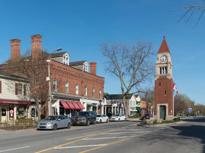 Queen Street and the clock tower in Niagara-on-the-Lake