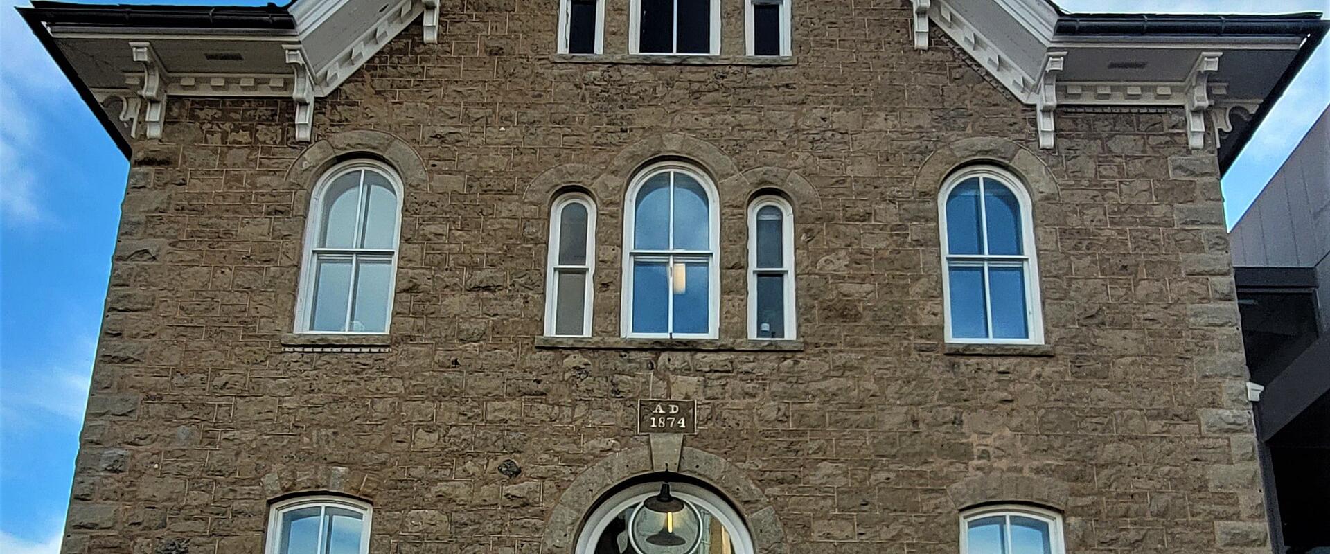 The stone building of the Niagara Falls History Museum